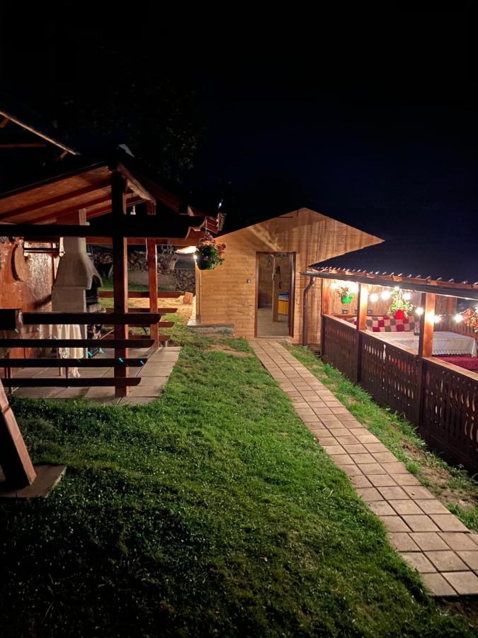 Floare De Maramures 1 Vadu Izei Buitenkant foto