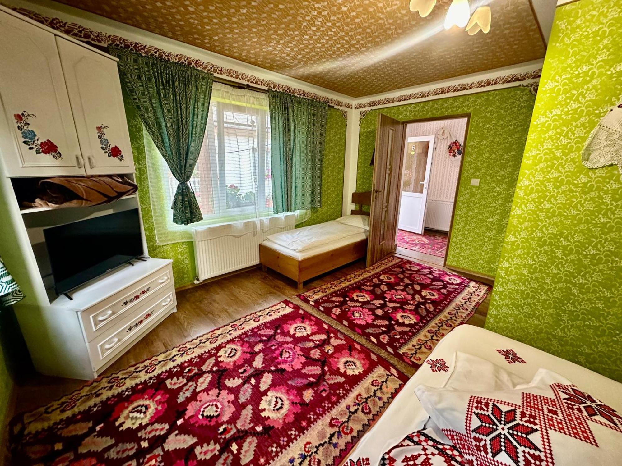 Floare De Maramures 1 Vadu Izei Buitenkant foto