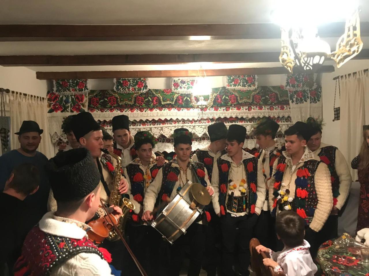 Floare De Maramures 1 Vadu Izei Buitenkant foto